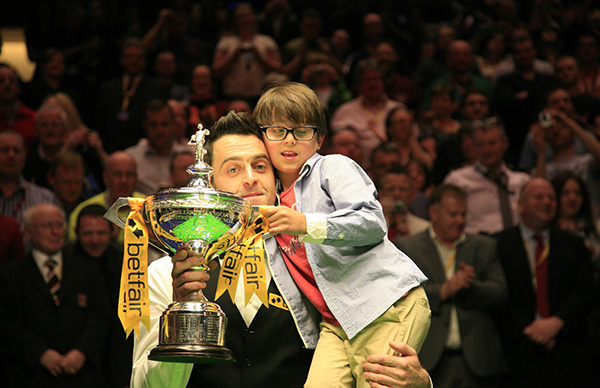 这个年轻的 这个年轻的